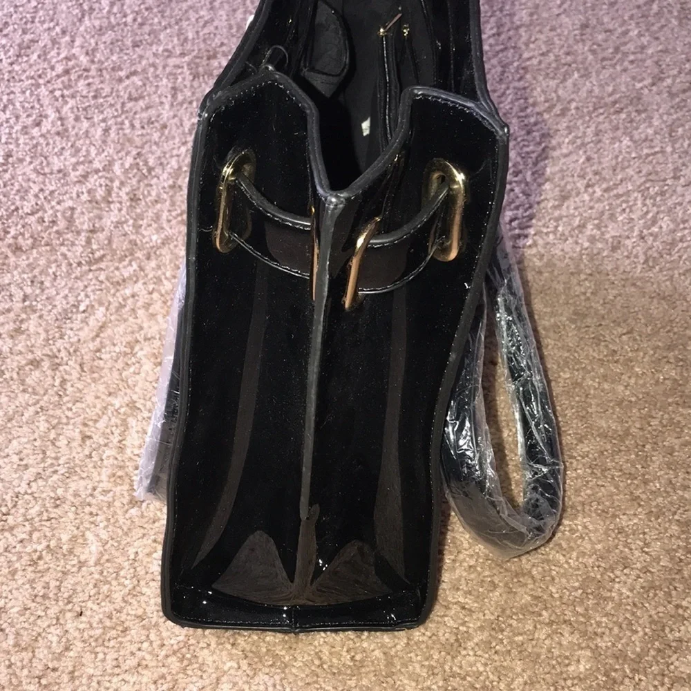 Dasein black crocodile embossed faux patent leather satchel/crossbody handbag